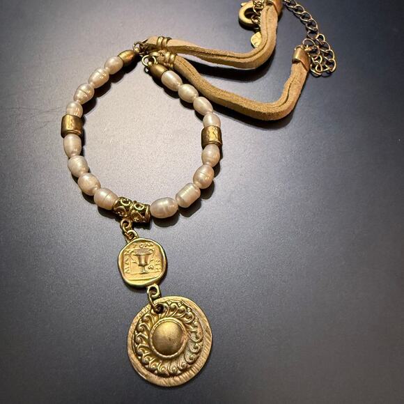 Greco-Roman Style Gold Duo Pendant Freshwater Pearl Necklace - Picture 1 of 9
